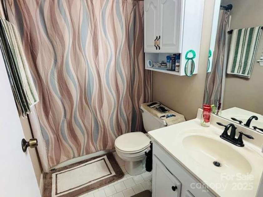 6340 Ellesmere Court, Mint Hill, NC 28227.  MLS# CAR4276855, YatesRealty ID 29296. Primary Bathroom