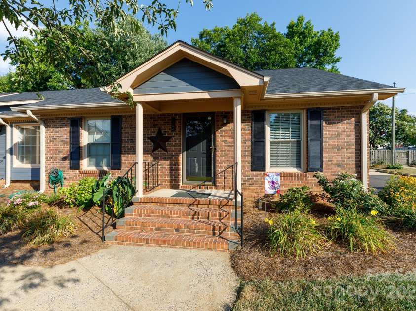222 Pointe Circle, Rock Hill, SC 29732.  MLS# CAR4284654, YatesRealty ID 29297. 