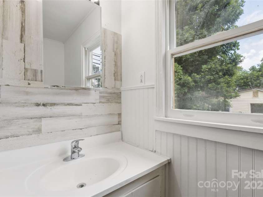 1208 Arch Street, Lancaster, SC 29720.  MLS# CAR4279275, YatesRealty ID 29299. Bathroom