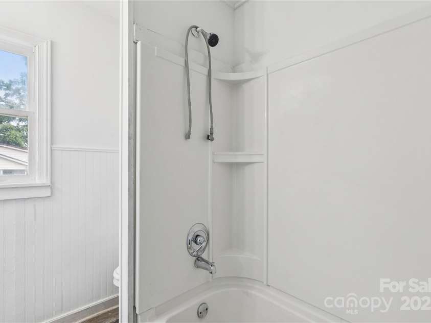 1208 Arch Street, Lancaster, SC 29720.  MLS# CAR4279275, YatesRealty ID 29299. Bathroom