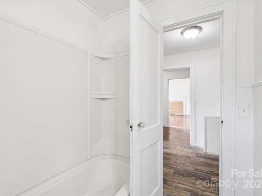 1208 Arch Street, Lancaster, SC 29720.  MLS# CAR4279275, YatesRealty ID 29299. Bathroom