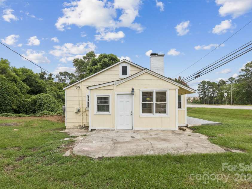 1208 Arch Street, Lancaster, SC 29720.  MLS# CAR4279275, YatesRealty ID 29299. Side Yard