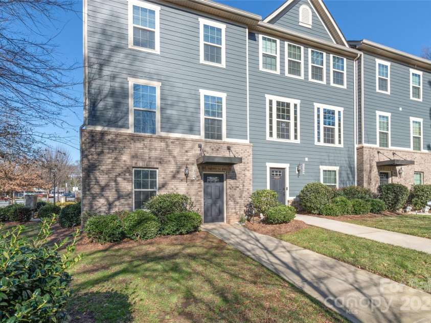 1304 Queen Lyon Court, Charlotte, NC 28205.  MLS# CAR4213262, YatesRealty ID 2930. 