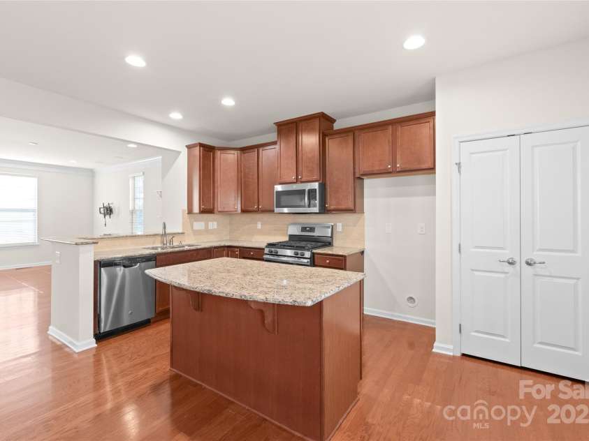 1304 Queen Lyon Court, Charlotte, NC 28205.  MLS# CAR4213262, YatesRealty ID 2930. 