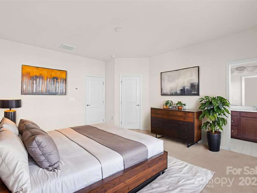 1304 Queen Lyon Court, Charlotte, NC 28205.  MLS# CAR4213262, YatesRealty ID 2930. 