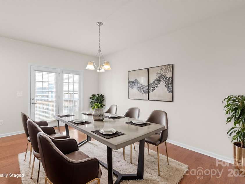 1304 Queen Lyon Court, Charlotte, NC 28205.  MLS# CAR4213262, YatesRealty ID 2930. Virtually staged dining space