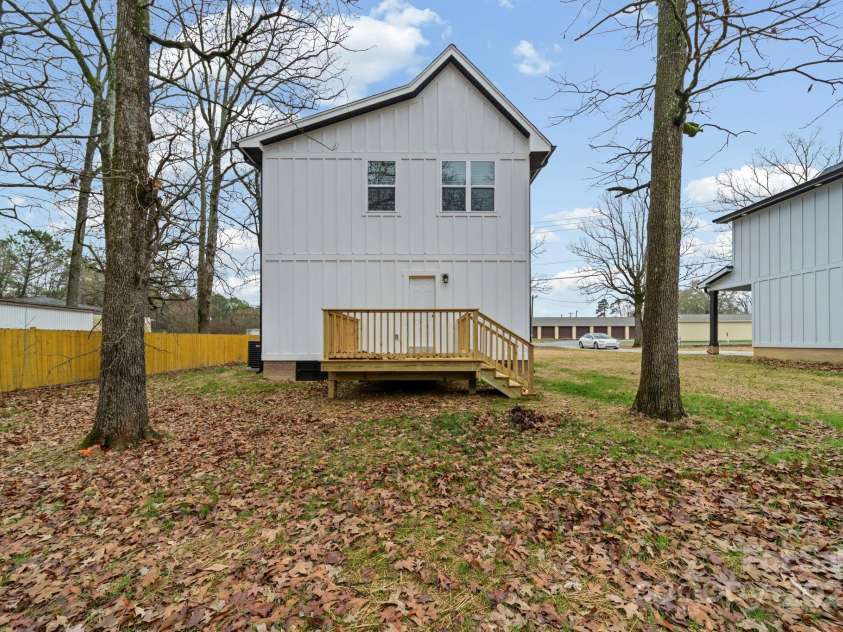 1607 Williams Road, Monroe, NC 28110.  MLS# CAR4321305, YatesRealty ID 2930. 