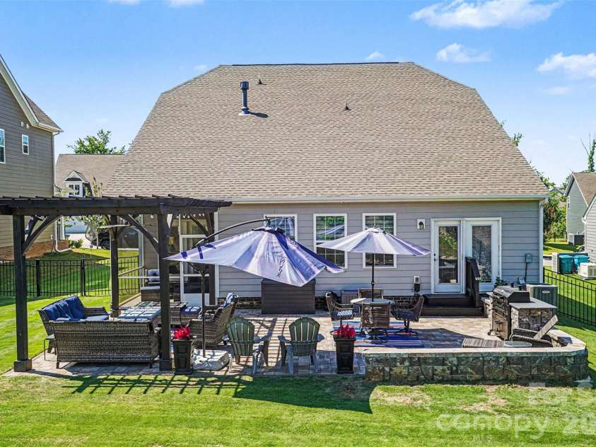 3024 Deep River Way, Waxhaw, NC 28173.  MLS# CAR4390406, YatesRealty ID 29300. 