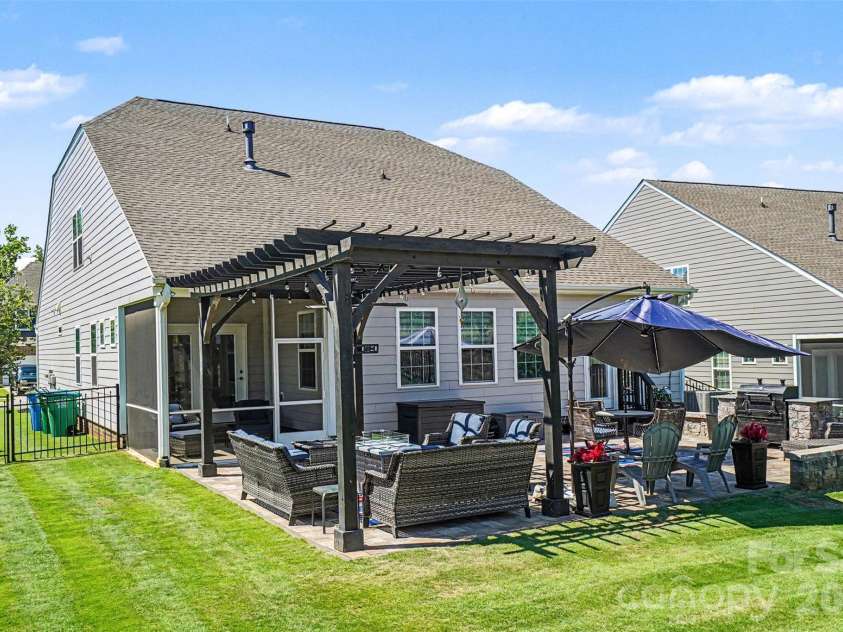 3024 Deep River Way, Waxhaw, NC 28173.  MLS# CAR4390406, YatesRealty ID 29300. 