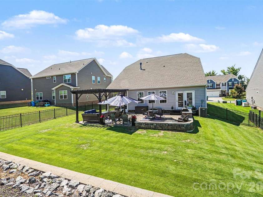 3024 Deep River Way, Waxhaw, NC 28173.  MLS# CAR4390406, YatesRealty ID 29300. 