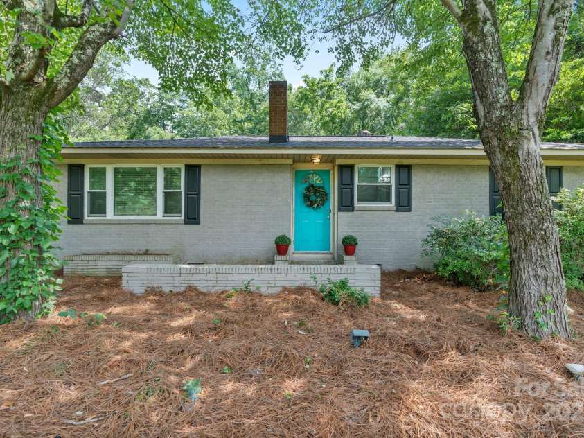 5914 Mt Holly Huntersville Road, Charlotte, NC 28216.  MLS# CAR4273144, YatesRealty ID 29300. Full Brick Ranch