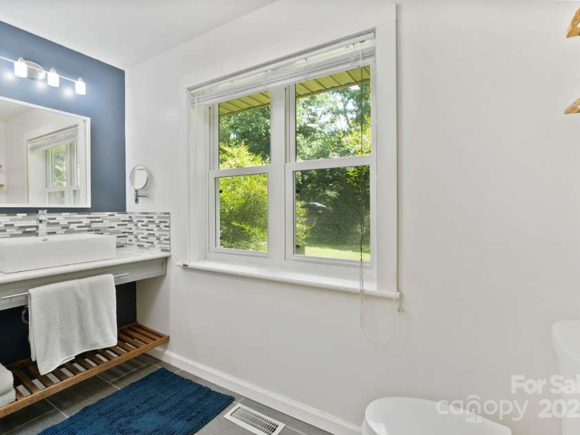 5914 Mt Holly Huntersville Road, Charlotte, NC 28216.  MLS# CAR4273144, YatesRealty ID 29300. Good natural light