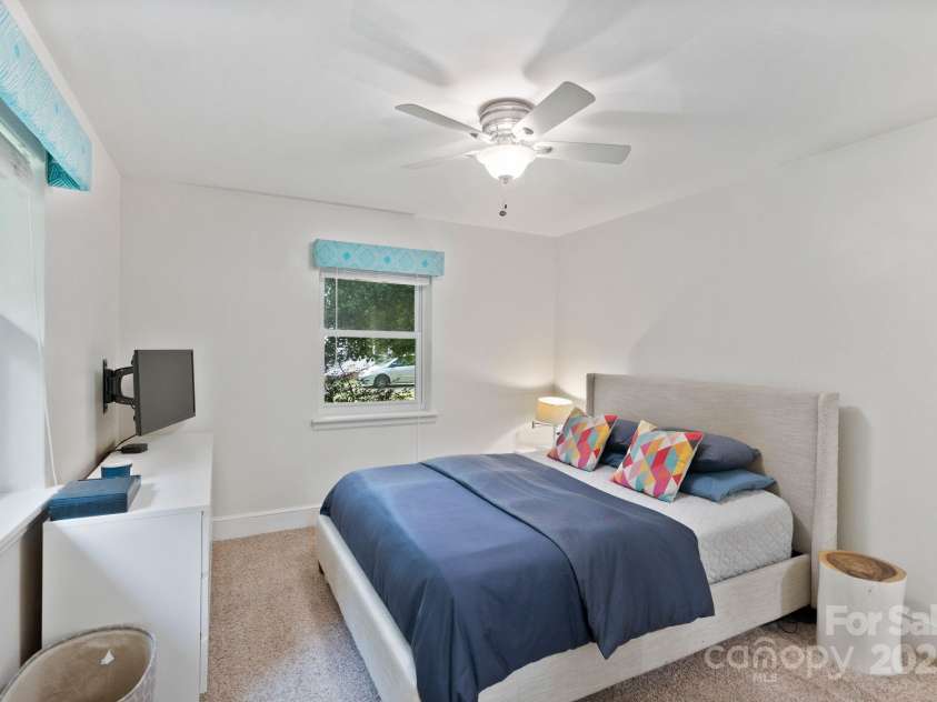 5914 Mt Holly Huntersville Road, Charlotte, NC 28216.  MLS# CAR4273144, YatesRealty ID 29300. Good natural lighting & ceiling fan