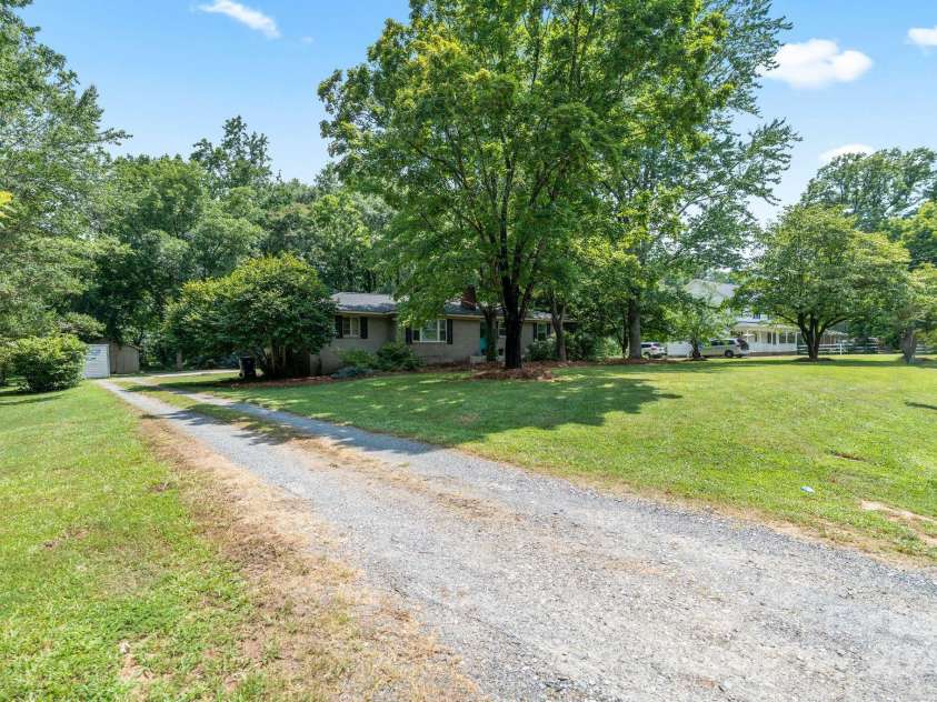 5914 Mt Holly Huntersville Road, Charlotte, NC 28216.  MLS# CAR4273144, YatesRealty ID 29300. Gravel driveway