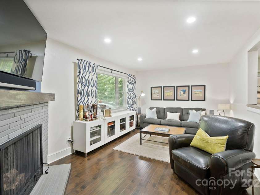 5914 Mt Holly Huntersville Road, Charlotte, NC 28216.  MLS# CAR4273144, YatesRealty ID 29300. Living room