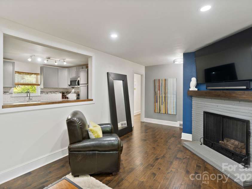 5914 Mt Holly Huntersville Road, Charlotte, NC 28216.  MLS# CAR4273144, YatesRealty ID 29300. Living room