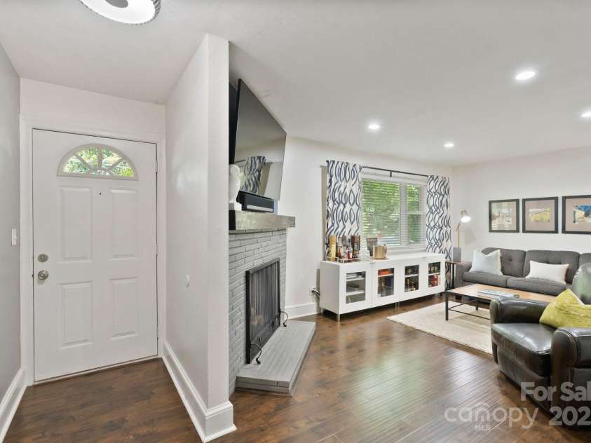 5914 Mt Holly Huntersville Road, Charlotte, NC 28216.  MLS# CAR4273144, YatesRealty ID 29300. Welcome home!