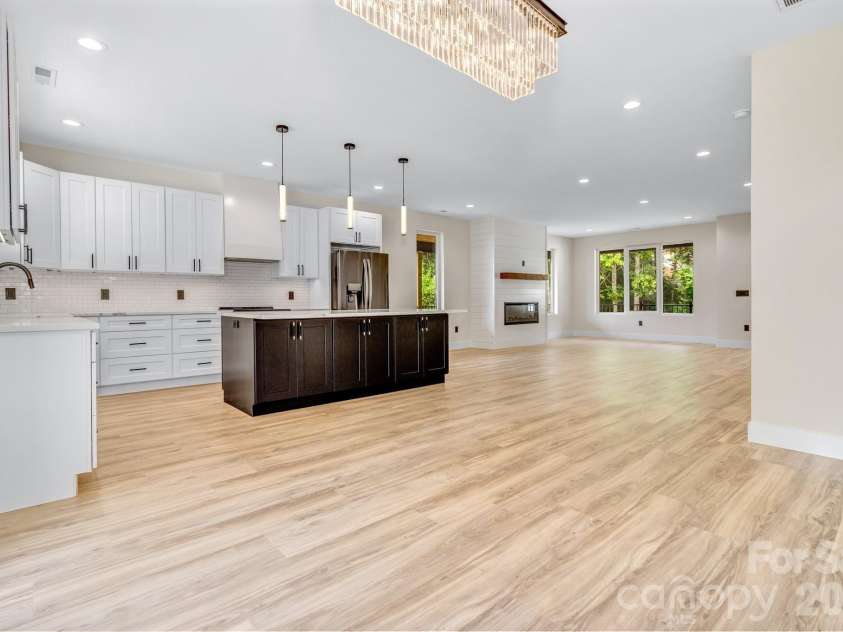 221 Coopers Drive, Hendersonville, NC 28739.  MLS# CAR4384454, YatesRealty ID 29301. 