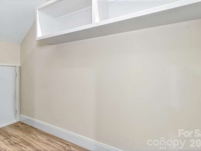 221 Coopers Drive, Hendersonville, NC 28739.  MLS# CAR4384454, YatesRealty ID 29301. 
