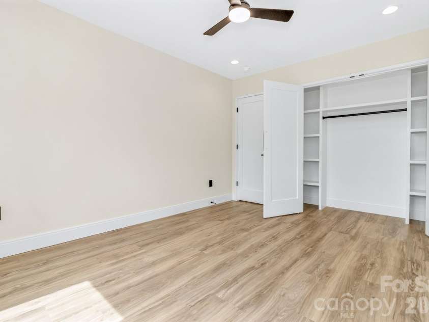 221 Coopers Drive, Hendersonville, NC 28739.  MLS# CAR4384454, YatesRealty ID 29301. 