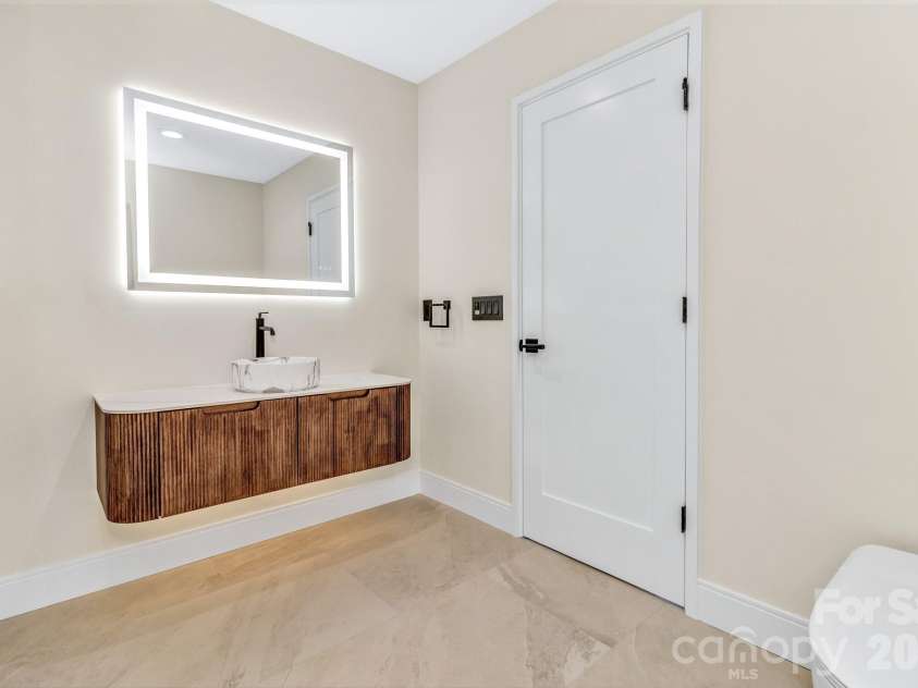 221 Coopers Drive, Hendersonville, NC 28739.  MLS# CAR4384454, YatesRealty ID 29301. 