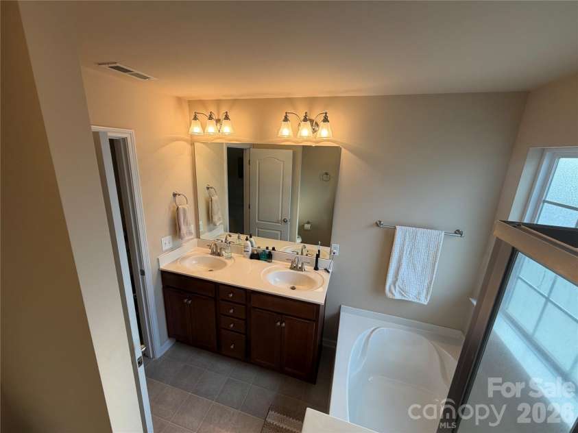 3147 Coventry Commons Drive, Charlotte, NC 28227.  MLS# CAR4390882, YatesRealty ID 29302. 