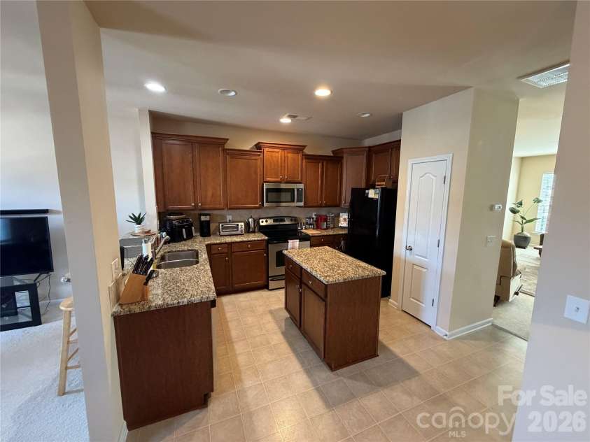 3147 Coventry Commons Drive, Charlotte, NC 28227.  MLS# CAR4390882, YatesRealty ID 29302. 