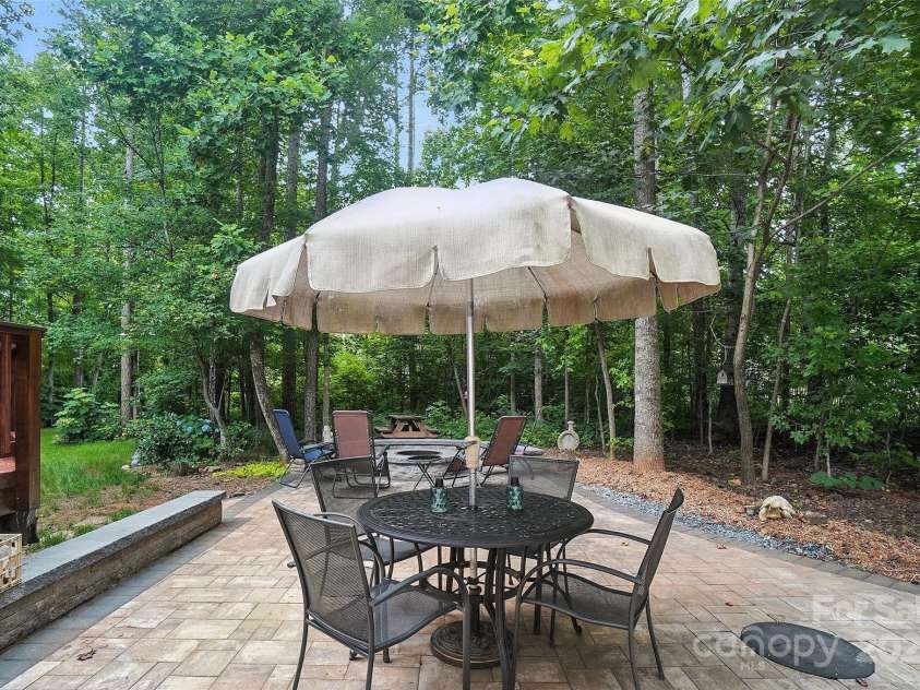 8214 Aspen Court, Charlotte, NC 28227.  MLS# CAR4272999, YatesRealty ID 29302. 