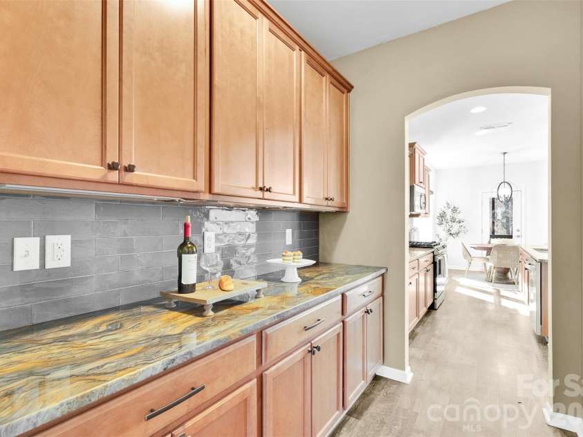 8214 Aspen Court, Charlotte, NC 28227.  MLS# CAR4272999, YatesRealty ID 29302. Butlers pantry