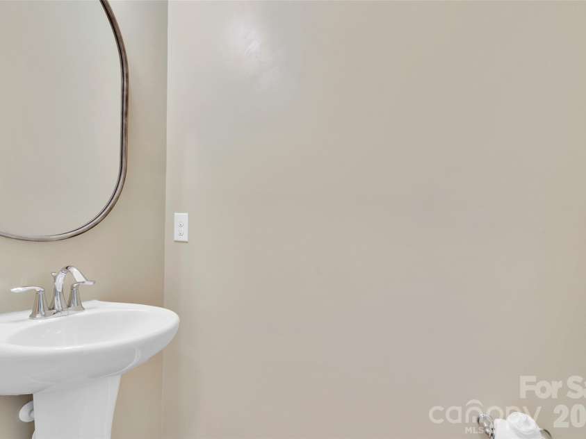 8214 Aspen Court, Charlotte, NC 28227.  MLS# CAR4272999, YatesRealty ID 29302. Powder Room