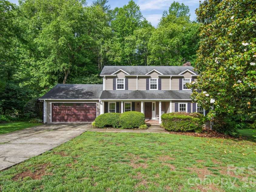 5479 Gunpowder Drive, Hickory, NC 28601.  MLS# CAR4382417, YatesRealty ID 29303. 