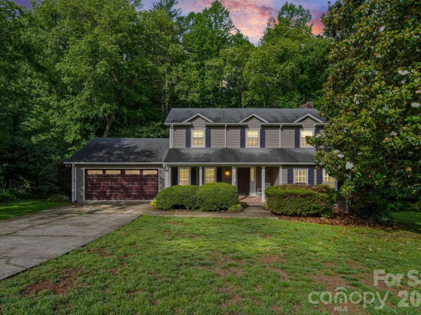 5479 Gunpowder Drive, Hickory, NC 28601.  MLS# CAR4382417, YatesRealty ID 29303. 
