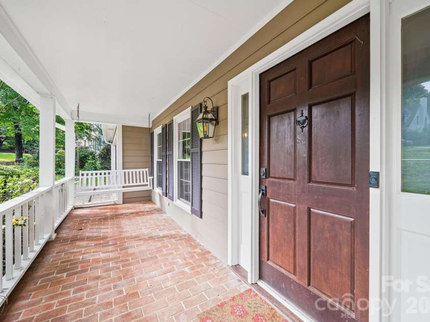 5479 Gunpowder Drive, Hickory, NC 28601.  MLS# CAR4382417, YatesRealty ID 29303. 