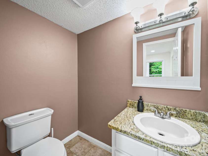 5479 Gunpowder Drive, Hickory, NC 28601.  MLS# CAR4382417, YatesRealty ID 29303. 