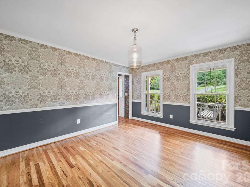 5479 Gunpowder Drive, Hickory, NC 28601.  MLS# CAR4382417, YatesRealty ID 29303. 