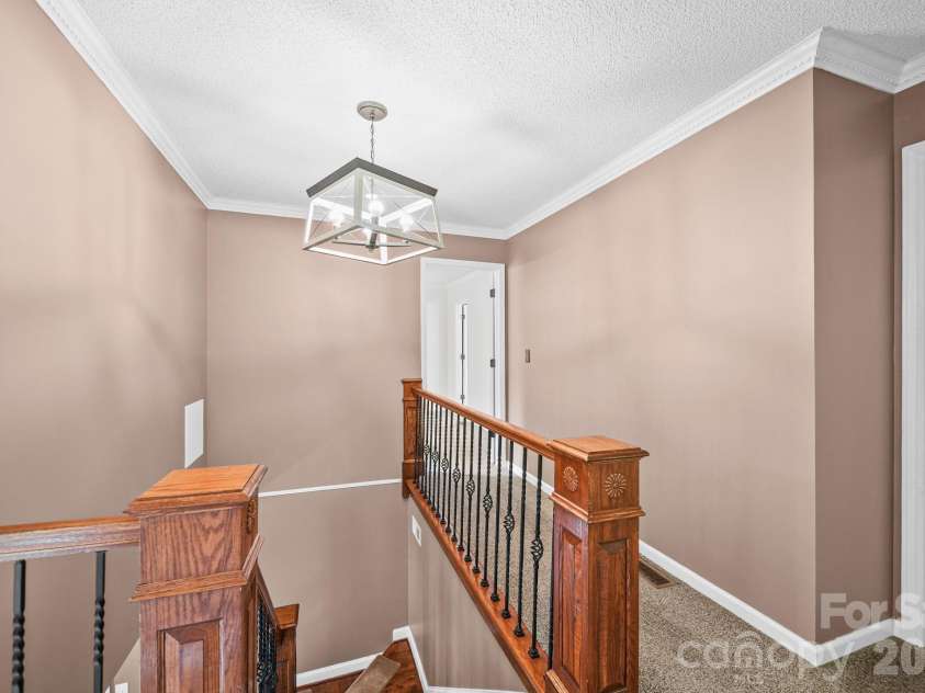 5479 Gunpowder Drive, Hickory, NC 28601.  MLS# CAR4382417, YatesRealty ID 29303. 