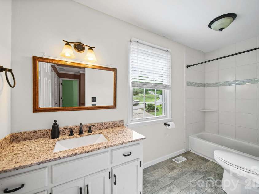 5479 Gunpowder Drive, Hickory, NC 28601.  MLS# CAR4382417, YatesRealty ID 29303. 