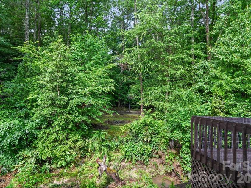 5479 Gunpowder Drive, Hickory, NC 28601.  MLS# CAR4382417, YatesRealty ID 29303. 