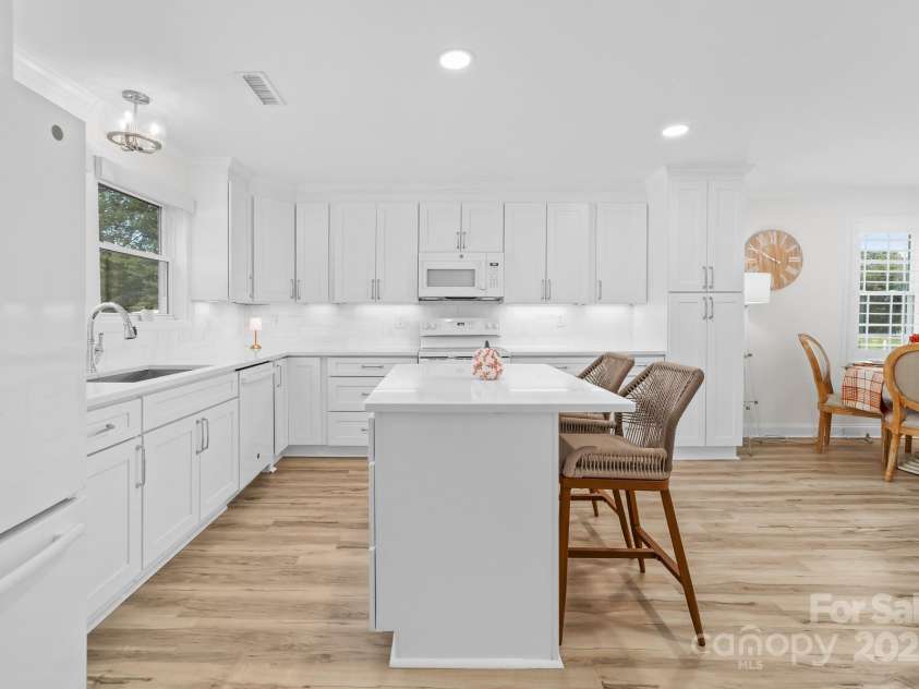 1532 South Point Road, Belmont, NC 28012.  MLS# CAR4229379, YatesRealty ID 29304. 