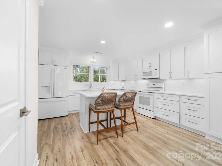 1532 South Point Road, Belmont, NC 28012.  MLS# CAR4229379, YatesRealty ID 29304. 