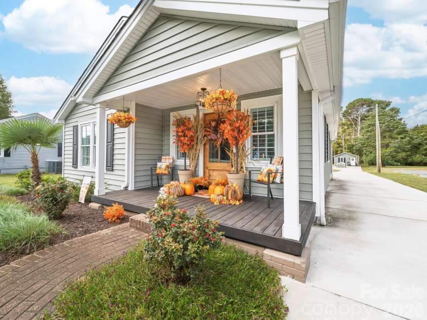 1532 South Point Road, Belmont, NC 28012.  MLS# CAR4229379, YatesRealty ID 29304. 