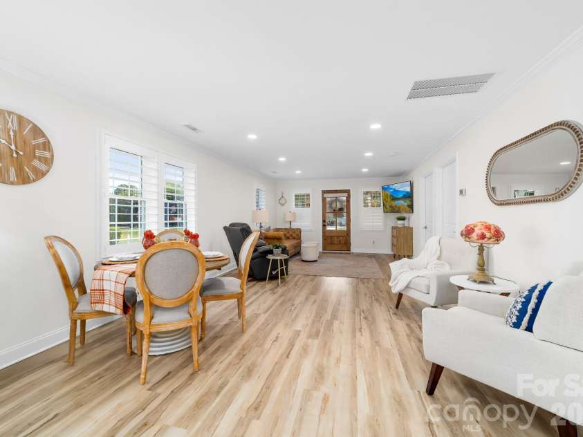 1532 South Point Road, Belmont, NC 28012.  MLS# CAR4229379, YatesRealty ID 29304. 