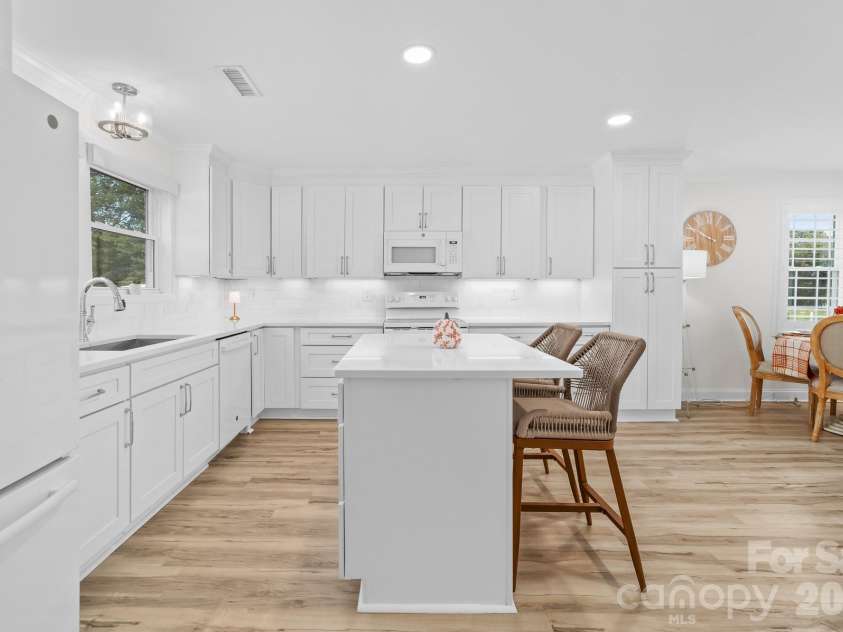 1532 South Point Road, Belmont, NC 28012.  MLS# CAR4229379, YatesRealty ID 29304. 