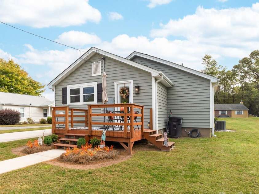 1532 South Point Road, Belmont, NC 28012.  MLS# CAR4229379, YatesRealty ID 29304. 