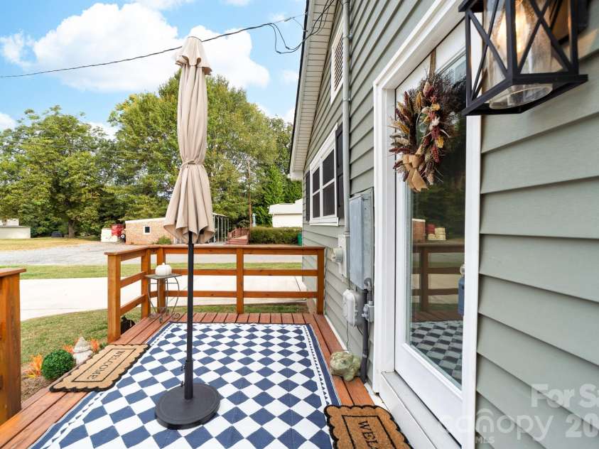 1532 South Point Road, Belmont, NC 28012.  MLS# CAR4229379, YatesRealty ID 29304. 