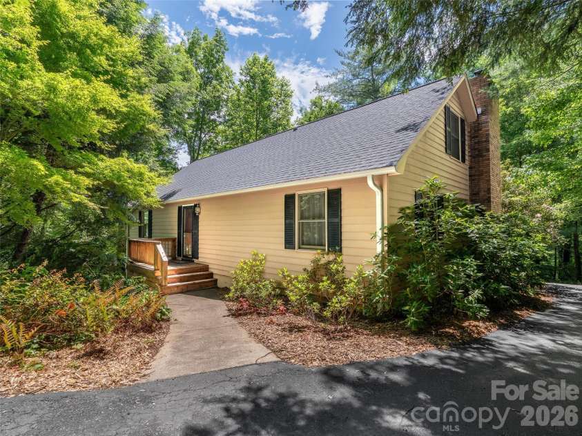 25 Blueberry Lane, Fairview, NC 28730.  MLS# CAR4385890, YatesRealty ID 29305. 