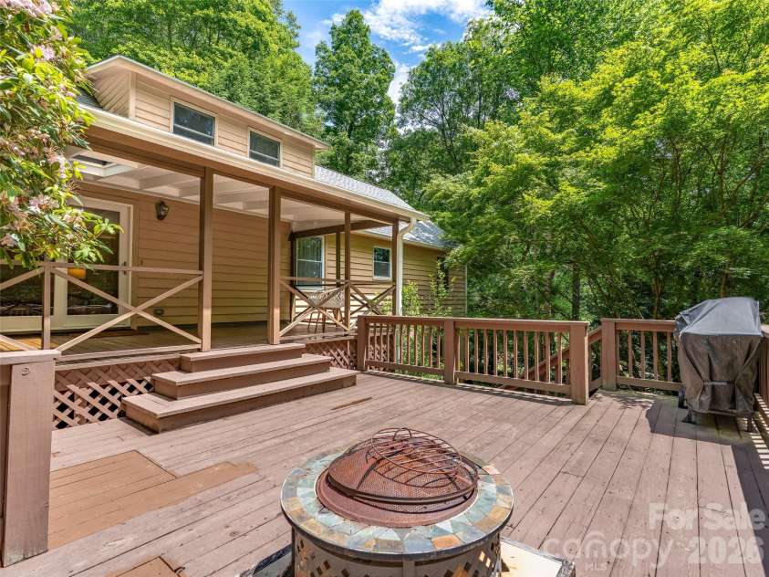 25 Blueberry Lane, Fairview, NC 28730.  MLS# CAR4385890, YatesRealty ID 29305. 