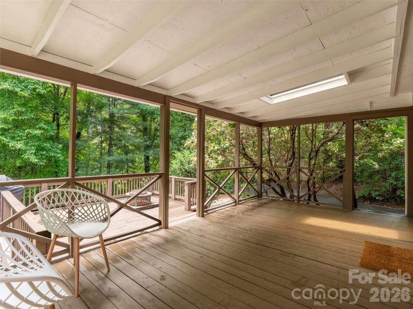 25 Blueberry Lane, Fairview, NC 28730.  MLS# CAR4385890, YatesRealty ID 29305. 