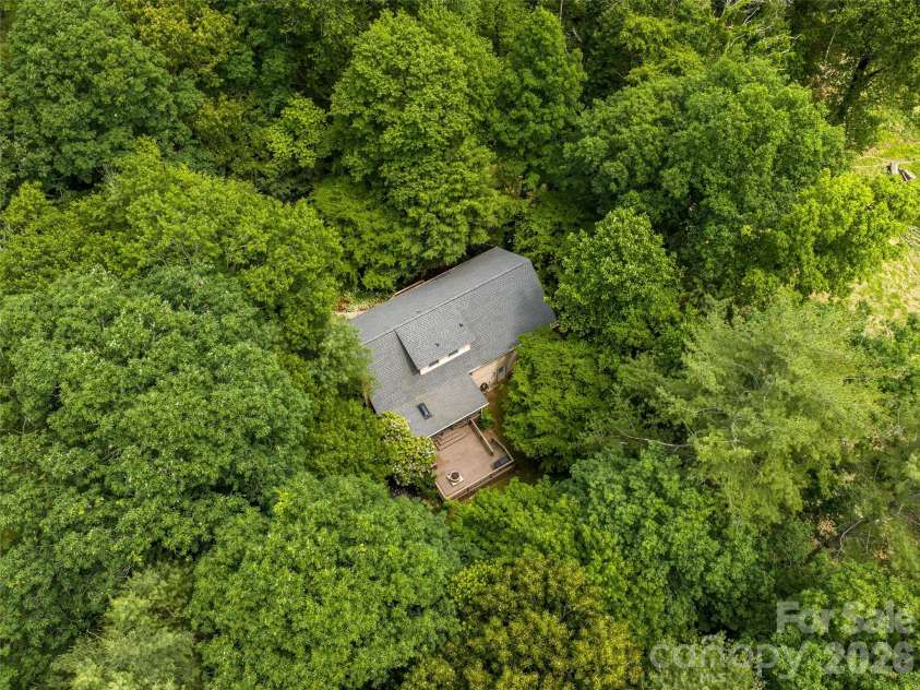 25 Blueberry Lane, Fairview, NC 28730.  MLS# CAR4385890, YatesRealty ID 29305. 