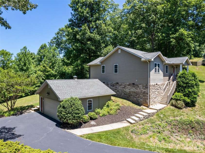 283 Blake Drive, Canton, NC 28716.  MLS# CAR4390293, YatesRealty ID 29306. 